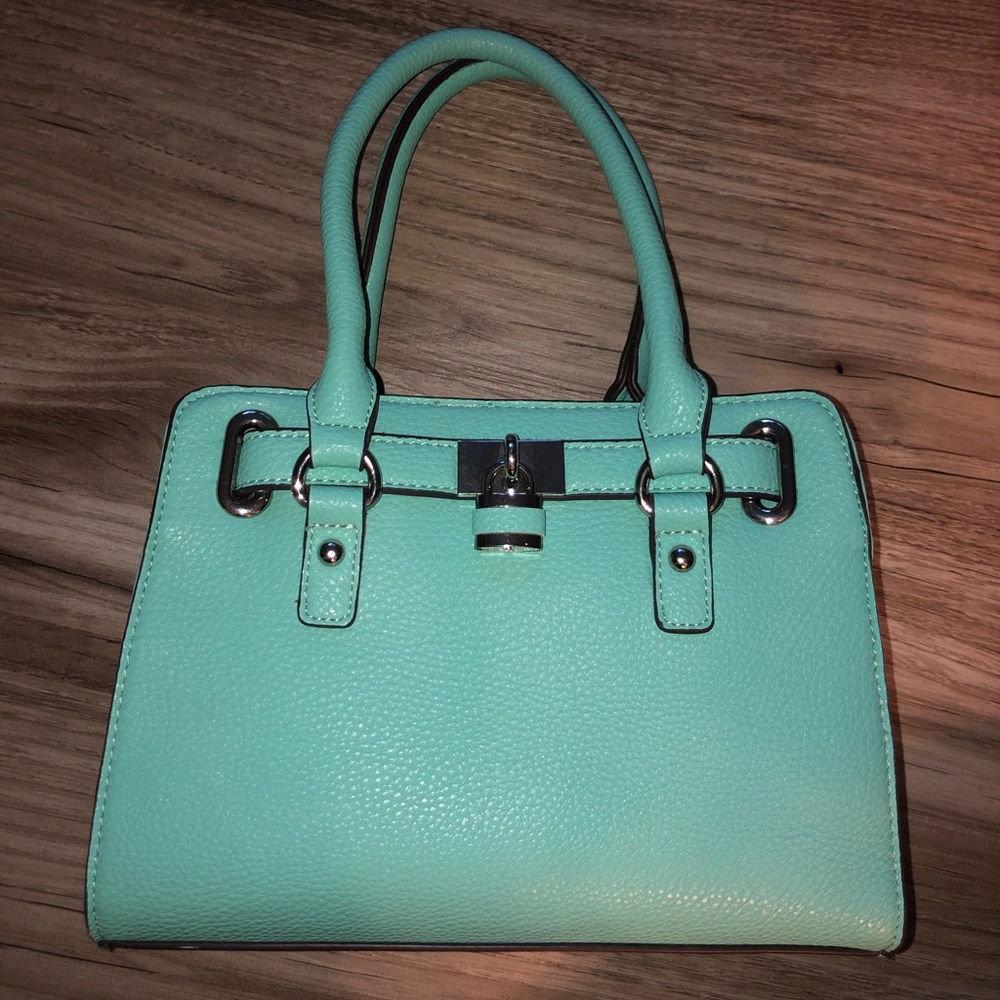 Charming Charlie’s teal purse!💙